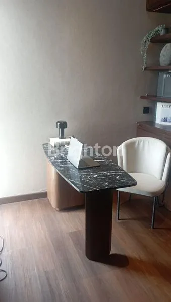 image RUMAH BERGAYA AMERIKA DI LINGKUNGAN NYAMAN DAN AMAN . (2)