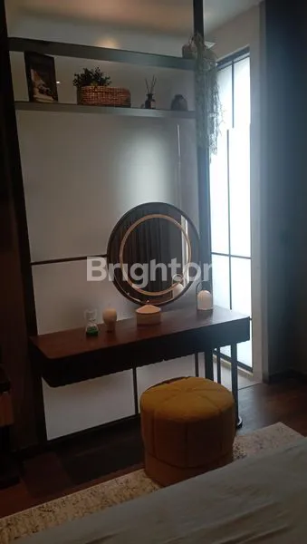 image RUMAH BERGAYA AMERIKA DI LINGKUNGAN NYAMAN DAN AMAN . (4)