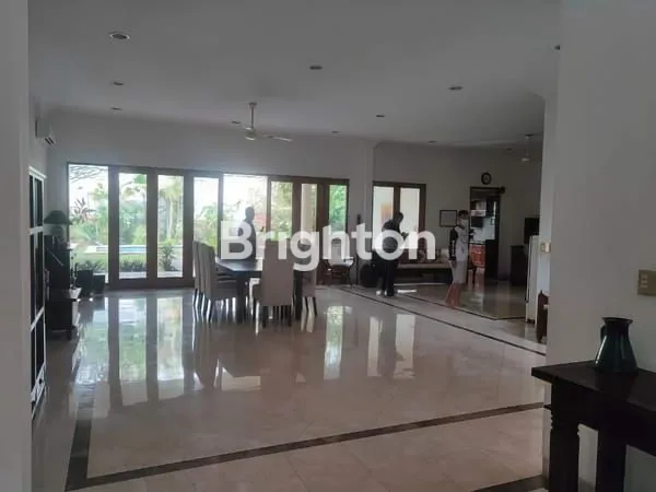 image RUMAH MEWAH 2 LANTAI DI KEMANG, LT 750M² (2)