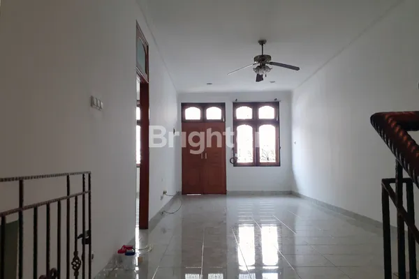 image RUMAH 2 LANTAI SIAP SEWA DI PERUMAHAN GADING SURYA (1)