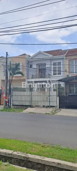 RUMAH SIAP HUNI PINGGIR JALAN TAMAN DI TAMAN SEMANAN INDAH  JAKARTA BARAT