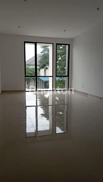 image RUKO MODERN DI LINGKUNGAN PERUMAHAN GREEN LAND (5)