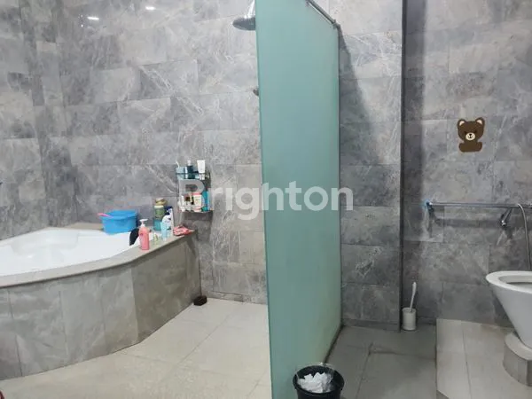 image HUNIAN MEWAH FULL FURNISH, GARASI 4 MOBIL DI TITI KUNING (4)