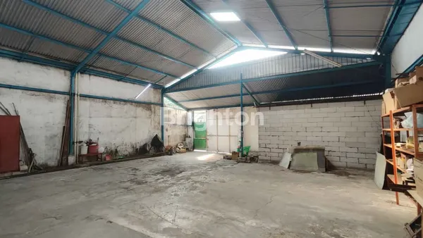 image DISEWAKAN GUDANG KOSONGAN EX BENGKEL MOBIL DI LEBAK ARUM, SURABAYA (4)