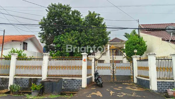 image RUMAH MEWAH & STRATEGIS DI PETUKANGAN SELATAN – AKSES TOL ±200–500 METER (1)