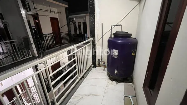 image LANDED APARTMENT 450JT DI LEBAK ARUM SURABAYA, ROW JALAN 2 MOBIL, SUDAH PAVING & ADA PAGAR (6)