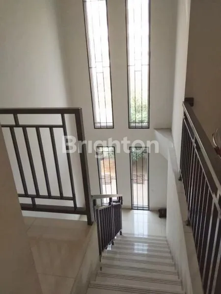 image RUMAH BESAR MEGAH TANJUNG DUREN JAKARTA BARAT LOKASI STRATEGIS SIAP HUNI MEWAH HADAP BARAT (6)