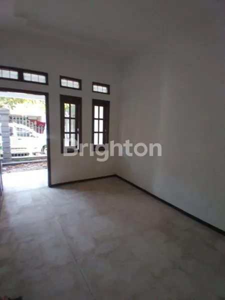 image RUMAH 2 LANTAI MENANGGAL SURABAYA SELATAN (4)