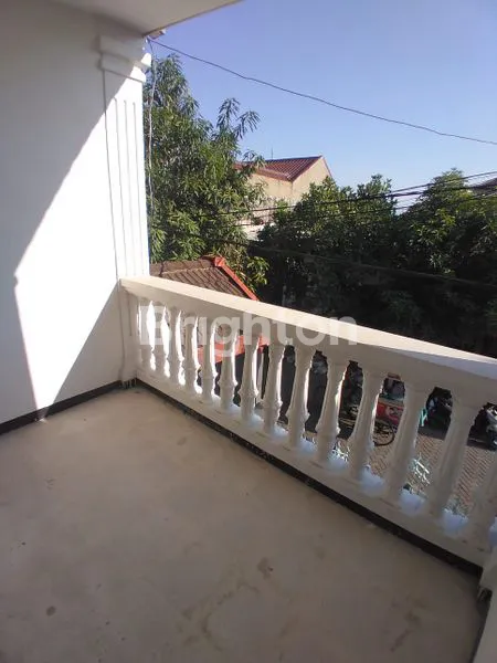 image RUMAH 2 LANTAI MENANGGAL SURABAYA SELATAN (6)