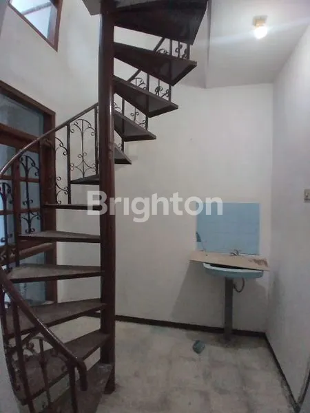 image RUMAH 2 LANTAI MENANGGAL SURABAYA SELATAN (5)