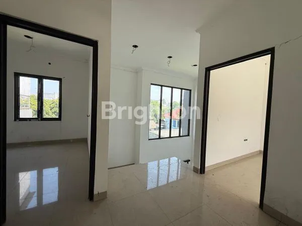 image RUMAH MEWAH 2 LANTAI DI MEKARSARI DEPOK, LT 159M² (4)