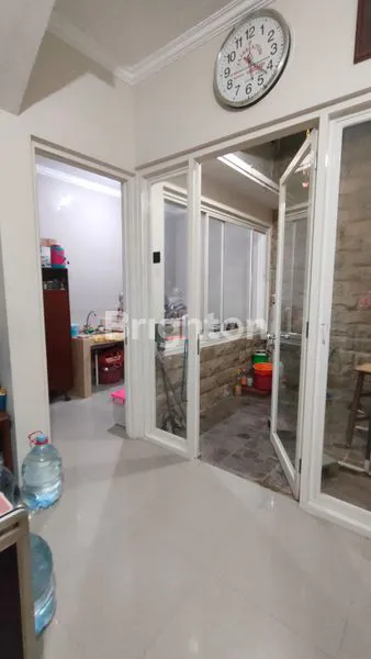 image RUMAH SIAP HUNI DENGAN LOKASI SANGAT STRATEGIS DEKAT RAYA MULYOSARI, MINIMARKET, MALL, DAN KAMPUS TERNAMA DI SURABAYA (3)