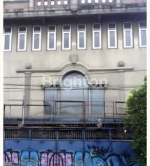 image RUKO STRATEGIS DI GENTENG KALI, LT 483M², 3 LANTAI (1)