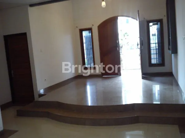 image RUMAH MEWAH KONDISI BAGUS BARU LT.232/LB.200 DI KOJA (4)