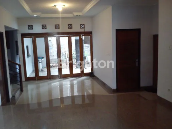 image RUMAH MEWAH KONDISI BAGUS BARU LT.232/LB.200 DI KOJA (3)