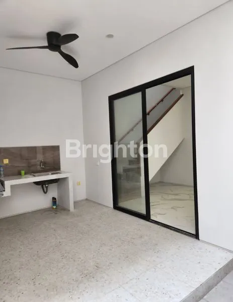 image DIJUAL CEPAT RUMAH BARU GRESS MODERN MINIMALIS LOKASI STRATEGIS RUNGKUT MAPAN  (3)