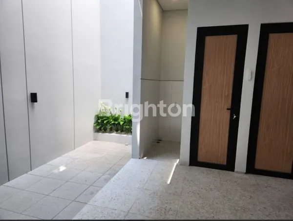 image RUMAH BARU MODERN DI RUNGKUT MAPAN, LT 94 LB 160 (7)