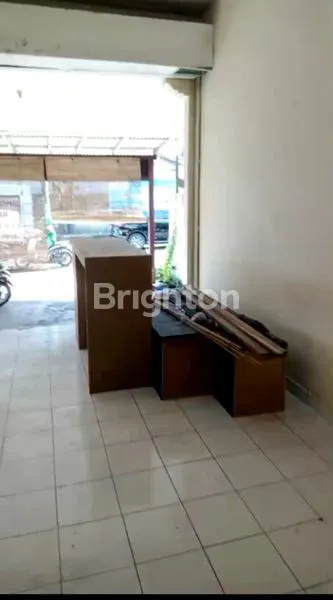 image DISEWAKAN EX TOKO STRATEGIS DI JL RAYA CANGGU – PARKIR MOBIL, HARGA MENARIK (2)