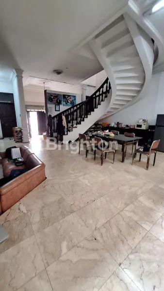 image RUMAH MEWAH SUNRISE GARDEN JAKARTA BARAT (3)