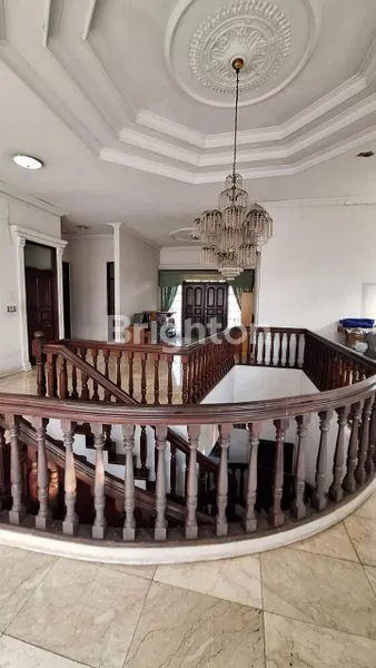 image RUMAH MEWAH SUNRISE GARDEN JAKARTA BARAT (5)