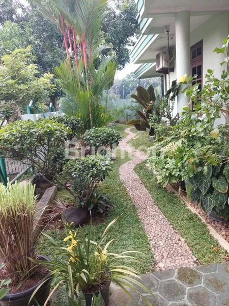 RUMAH STRATEGIS DI SRONDOL, LT 335 M² SIAP HUNI FREE AC & KING KOIL