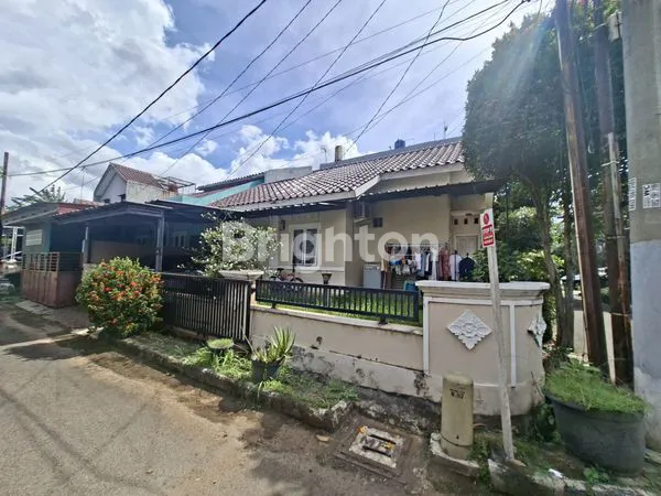 image DIJUAL RUMAH HOOK + SISA TANAH LUAS DI PERUMAHAN DEPOK (5)