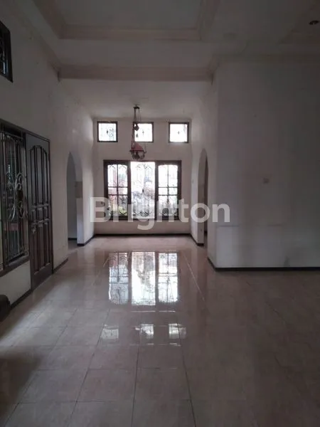 image RUMAH SIAP HUNI  PREMIUM DI GAYUNG KEBONSARI DEKAT POLDA JATIM, RS BHAYANGKARA, KAMPUS UIN, MASJID AL-AKBAR , TRANS ICON, ROYAL PLAZA DAN DEKAT AKSES TOL WARU SURABAYA (6)