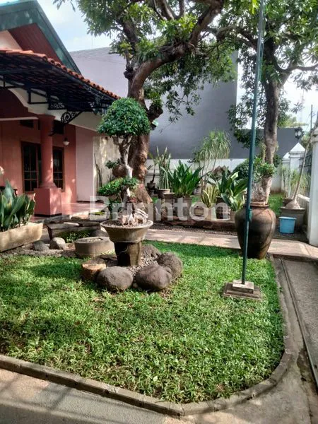 image RUMAH SIAP HUNI  PREMIUM DI GAYUNG KEBONSARI DEKAT POLDA JATIM, RS BHAYANGKARA, KAMPUS UIN, MASJID AL-AKBAR , TRANS ICON, ROYAL PLAZA DAN DEKAT AKSES TOL WARU SURABAYA (3)