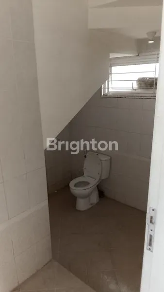 image DISEWAKAN RUMAH 2 LANTAI ARAYA (6)