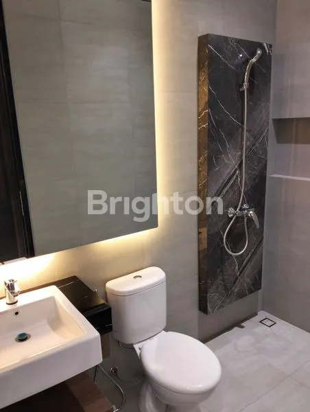 image RUMAH MEWAH 2 LANTAI DI MANYAR, DEKAT PETRA (3)