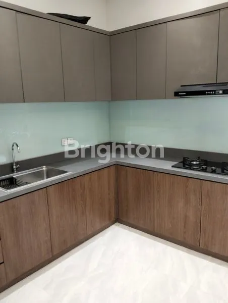 image RUMAH MEWAH 2 LANTAI DI MANYAR, DEKAT PETRA (4)