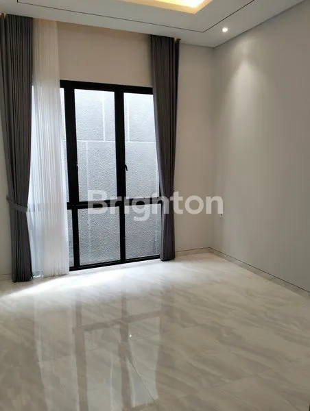 image RUMAH MEWAH 2 LANTAI DI MANYAR, DEKAT PETRA (6)