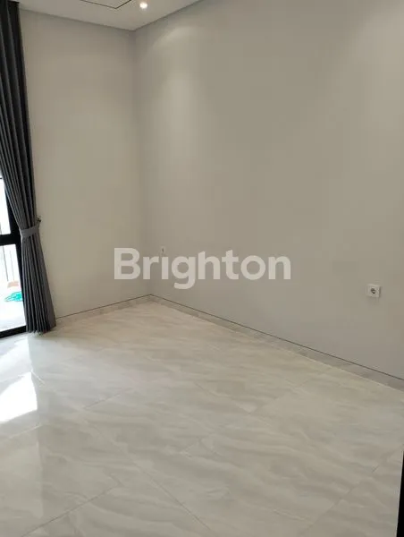 image RUMAH MEWAH 2 LANTAI DI MANYAR, DEKAT PETRA (7)