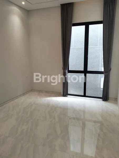 image RUMAH MEWAH 2 LANTAI DI MANYAR, DEKAT PETRA (8)