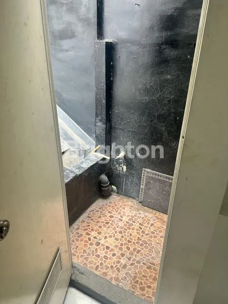 image RUMAH 1 ½ LANTAI SIAP HUNI DI LEGENDA WISATA CIBUBUR, CILEUNGSI, BOGOR (8)