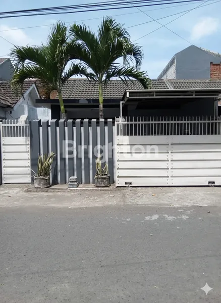 image RUMAH AREA SAWOJAJAR TERAWAT RAPI ROW JALAN LEBAR (1)