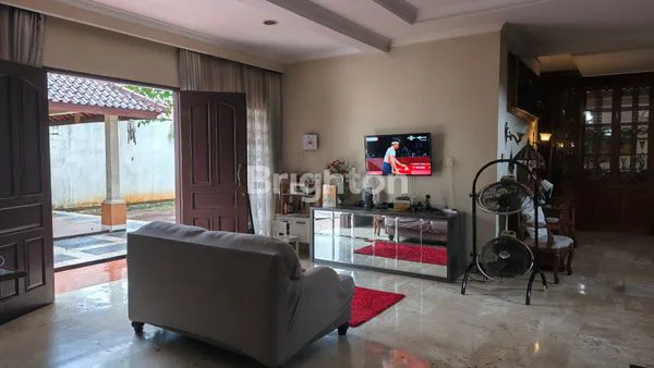 image RUMAH MEWAH & STRATEGIS DI PETUKANGAN SELATAN – AKSES TOL ±200–500 METER (7)