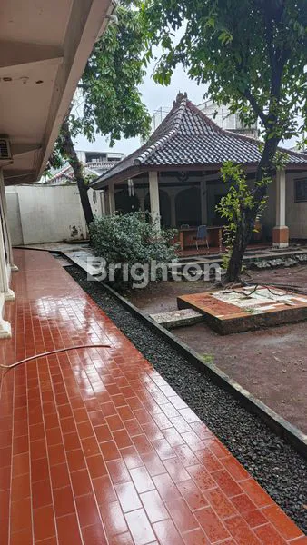 image RUMAH MEWAH & STRATEGIS DI PETUKANGAN SELATAN – AKSES TOL ±200–500 METER (4)