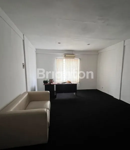 image RUKO 3 LANTAI KLAMPIS 21 DEKAT UNIV NAROTAMA (2)