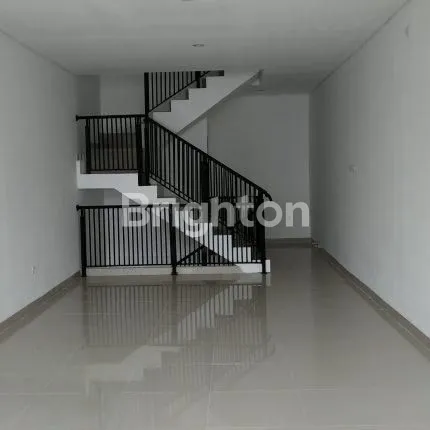 image RUKO BARU 3 LANTAI + ROOFTOP DI TEBET – STRATEGIS, BEBAS BANJIR | HARGA 7 M (3)