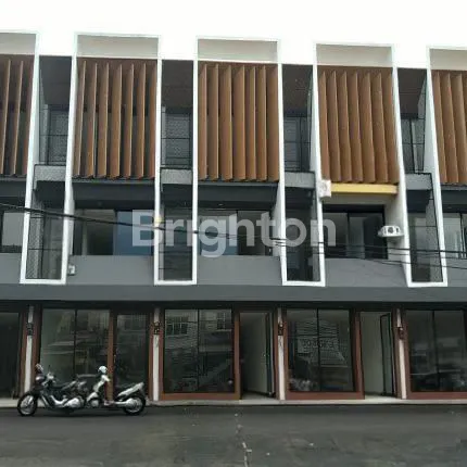 image RUKO BARU 3 LANTAI + ROOFTOP DI TEBET – STRATEGIS, BEBAS BANJIR | HARGA 7 M (2)