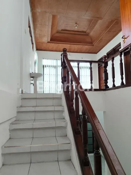 image DISEWAKAN RUMAH DUA LANTAI LOKASI PREMIUM DI DENPASAR TIMUR (5)