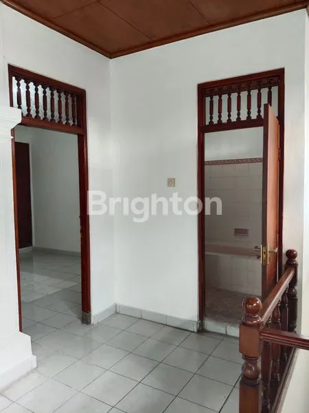 image DISEWAKAN RUMAH DUA LANTAI LOKASI PREMIUM DI DENPASAR TIMUR (7)