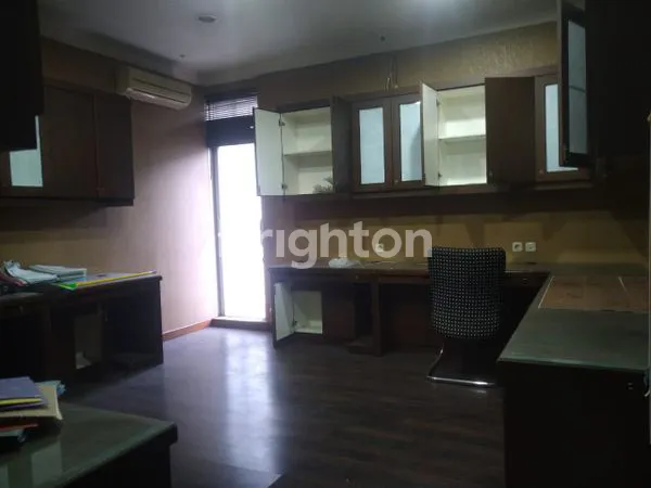 image RUKO GANDENG 3 LANTAI SUDIRMAN PARK LOKASI STRATEGIS (8)