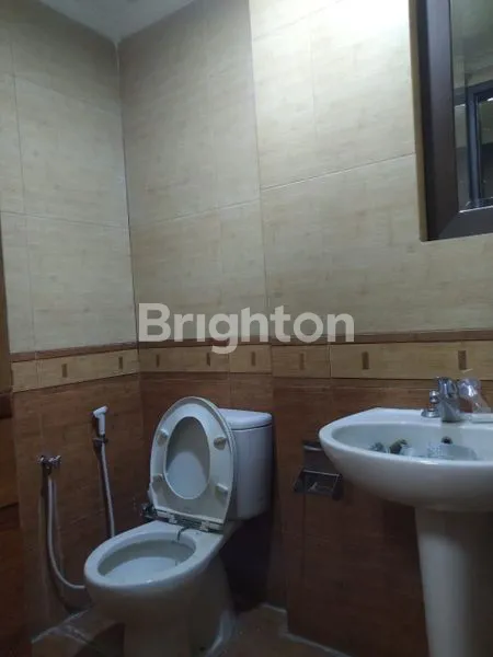 image RUKO GANDENG 3 LANTAI SUDIRMAN PARK LOKASI STRATEGIS (7)