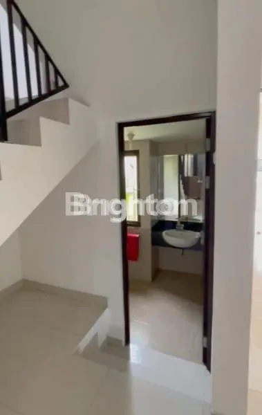 image RUMAH 2 LANTAI FULLY FURNISHED, HOOK STRATEGIS DAN SIAP HUNI DI CLUSTER ASERA ONE SOUTH, HARAPAN INDAH (4)