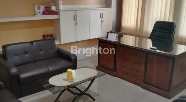 image DISEWAKAN BANGUNAN KANTOR 2 LANTAI SIAP PAKAI, BERLOKASI DI JALAN KENDALISODO (5)