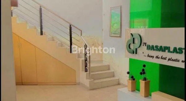 image DISEWAKAN BANGUNAN KANTOR 2 LANTAI SIAP PAKAI, BERLOKASI DI JALAN KENDALISODO (8)