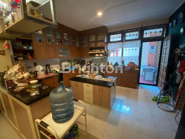image RUMAH MEWAH DI JALAN KALIURANG (8)