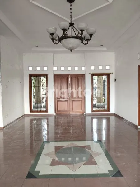 image RUMAH MEWAH 6 KT DI PERMATA BOJONG, LT 300M² (1)